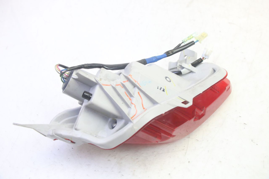 photo de FAROLIM TRASEIRO ESQUERDO YAMAHA TRICITY 300 (2020 - 2024) - Estado da superfície