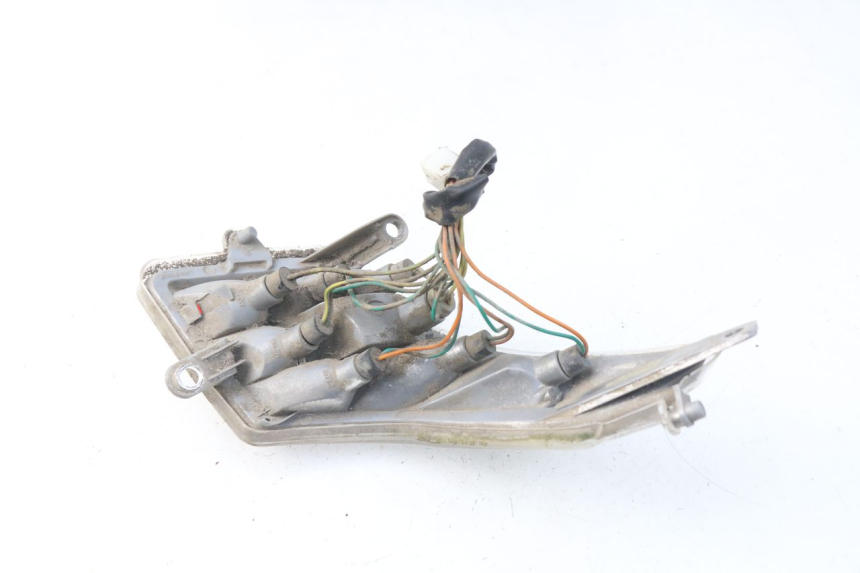 photo de FAROL TRASEIRO ESQUERDO PEUGEOT VIVACITY NEW 4T 50 (2008 - 2017) - Zoom do estado de desgaste