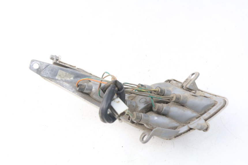 photo de FAROL TRASEIRO ESQUERDO PEUGEOT VIVACITY NEW 4T 50 (2008 - 2017) - Outro ângulo de visão