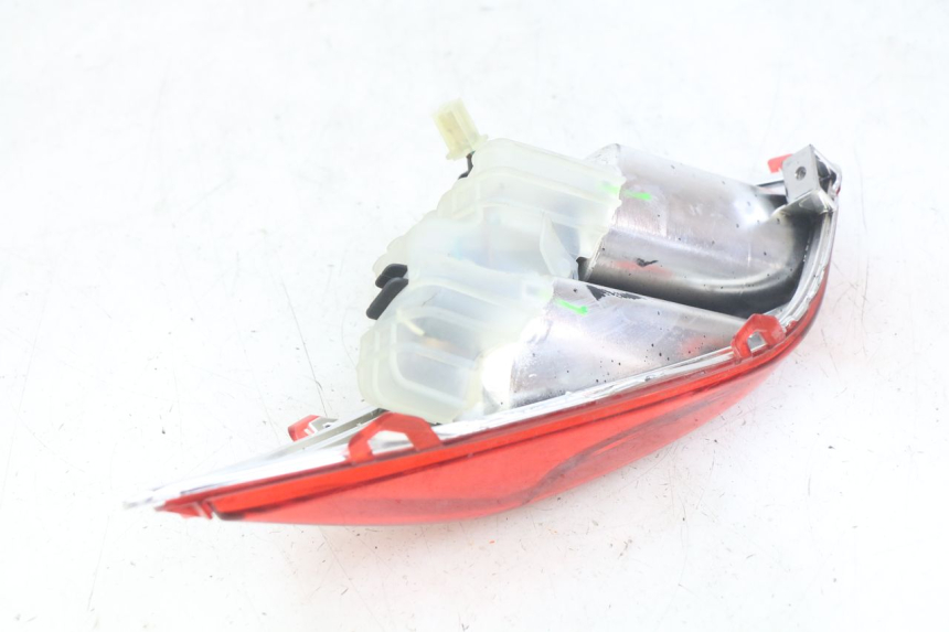 photo de FAROL TRASEIRO ESQUERDO YAMAHA X-MAX XMAX 125 (2010 - 2013) - Ampliação técnica