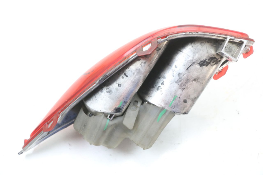 photo de FAROL TRASEIRO ESQUERDO YAMAHA X-MAX XMAX 125 (2010 - 2013) - Outro ângulo de visão