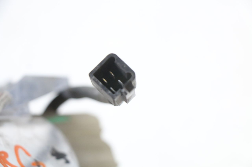 photo de FAROL TRASEIRO ESQUERDO YAMAHA X-MAX XMAX 125 (2010 - 2013) - Pontos de fixação