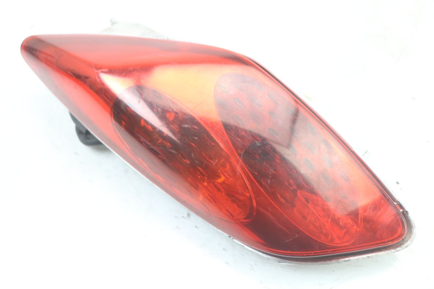 photo de FAROL TRASEIRO ESQUERDO YAMAHA XMAX X-MAX 125 (2006 - 2009) - Vista principal