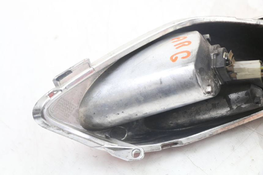 photo de FAROL TRASEIRO ESQUERDO YAMAHA XMAX X-MAX 125 (2006 - 2009) - Pontos de fixação