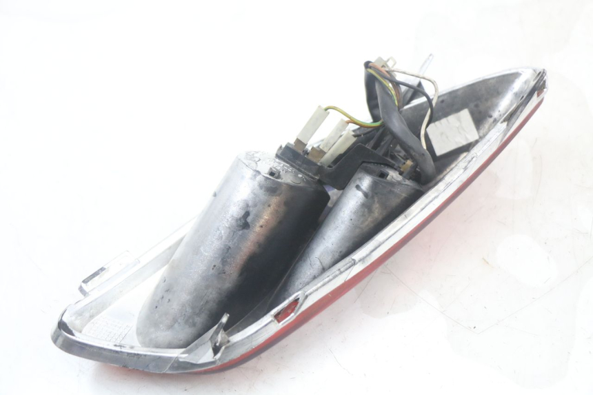 photo de FAROL TRASEIRO ESQUERDO YAMAHA XMAX X-MAX 125 (2006 - 2009) - Pontos de fixação