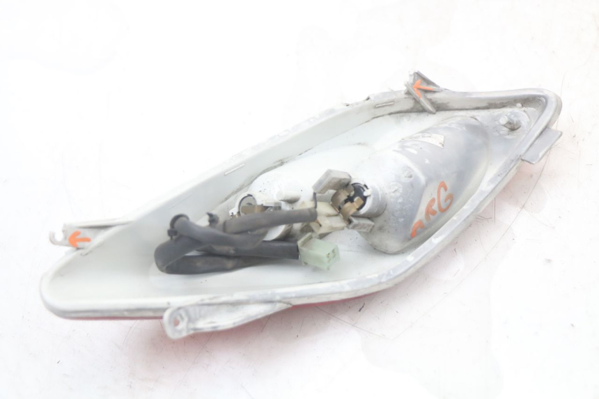 photo de FAROL TRASEIRO ESQUERDO YAMAHA XMAX X-MAX 125 (2006 - 2009) - Pontos de fixação
