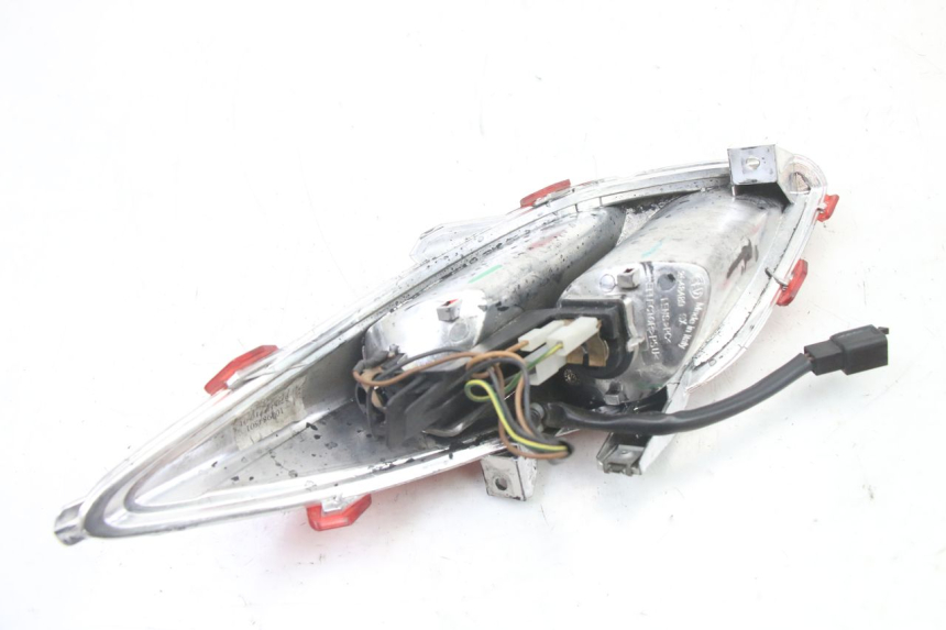 photo de FAROL TRASEIRO ESQUERDO YAMAHA X-MAX XMAX 125 (2010 - 2013) - Zoom do estado de desgaste