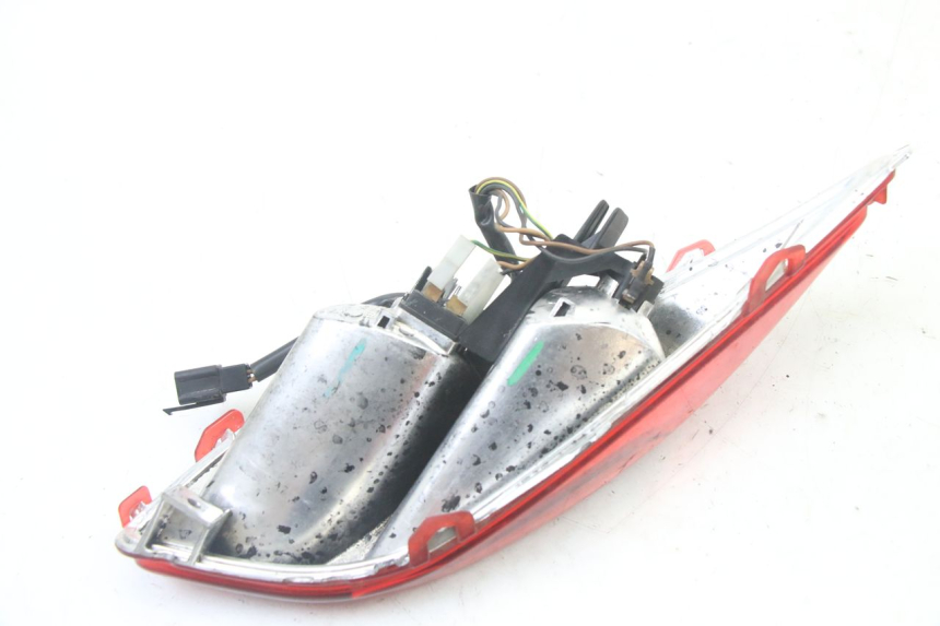 photo de FAROL TRASEIRO ESQUERDO YAMAHA X-MAX XMAX 125 (2010 - 2013) - Outro ângulo de visão