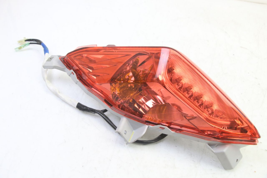 photo de FAROL TRASEIRO ESQUERDO YAMAHA XMAX X-MAX 125 (2021 - 2025) - Vista principal