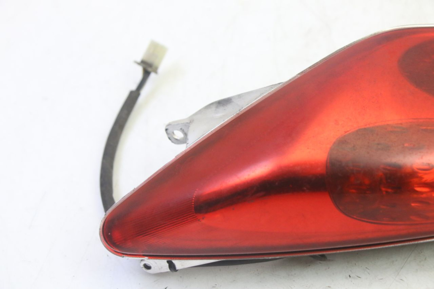 photo de FAROL TRASEIRO ESQUERDO YAMAHA X-MAX XMAX 250 (2006 - 2009) - Detalhe da peça