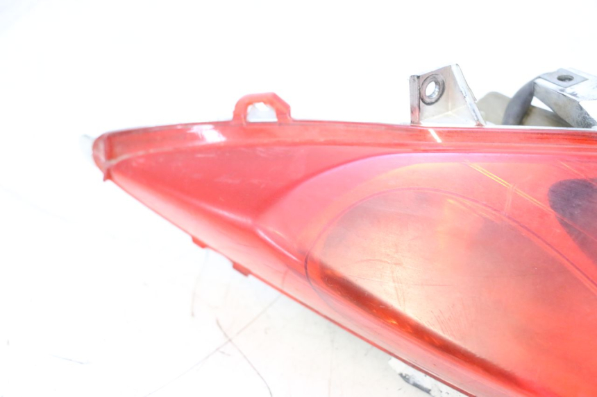 photo de FAROL TRASEIRO ESQUERDO YAMAHA X-MAX XMAX 125 (2010 - 2013) - Detalhe da peça