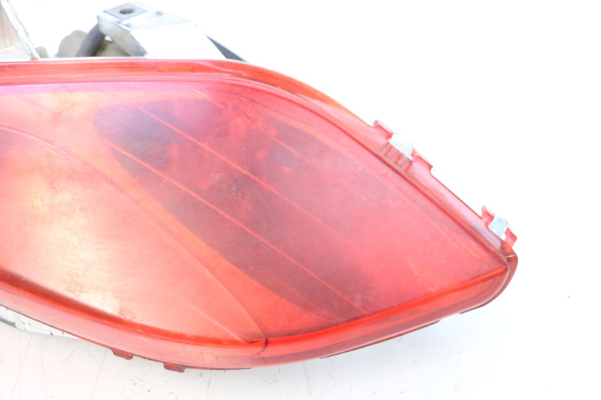 photo de FAROL TRASEIRO ESQUERDO YAMAHA X-MAX XMAX 125 (2010 - 2013) - Zoom do estado de desgaste