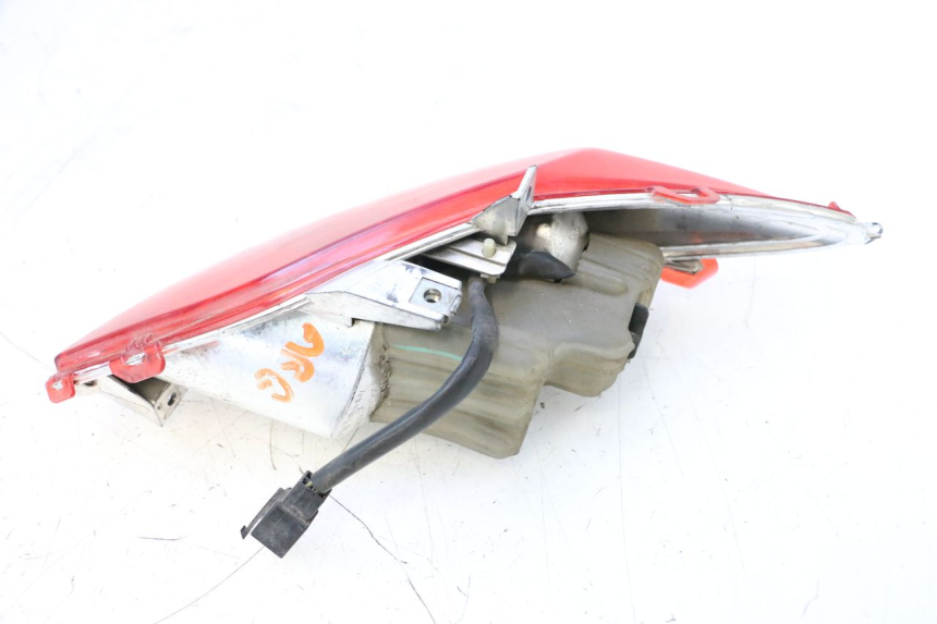 photo de FAROL TRASEIRO ESQUERDO YAMAHA X-MAX XMAX 125 (2010 - 2013) - Outro ângulo de visão