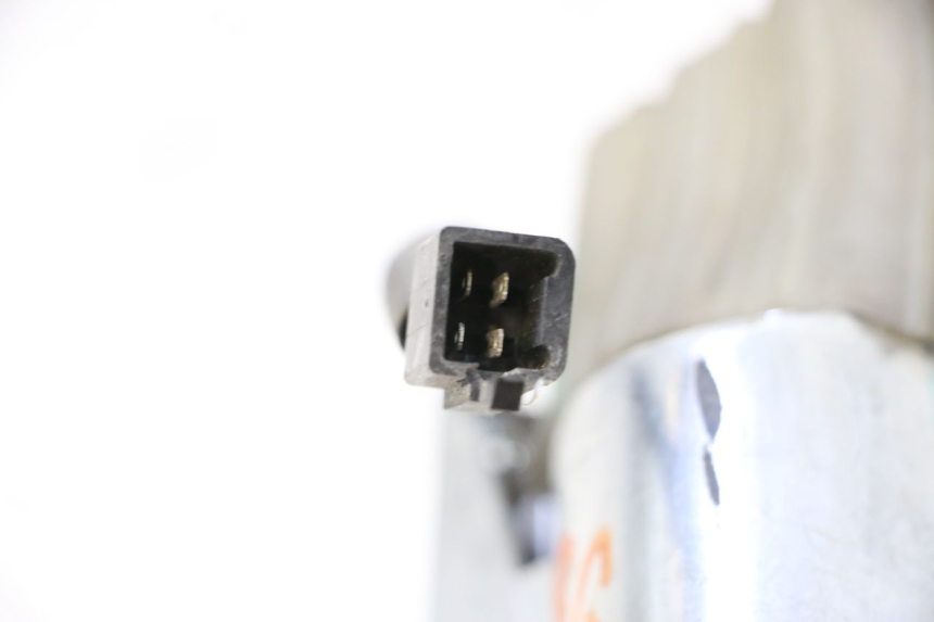 photo de FAROL TRASEIRO ESQUERDO YAMAHA X-MAX XMAX 125 (2010 - 2013) - Pontos de fixação