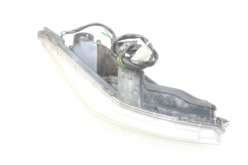 photo de FAROL TRASEIRO ESQUERDO YAMASAKI YM T 125 (2015 - 2020) - Detalhe da peça