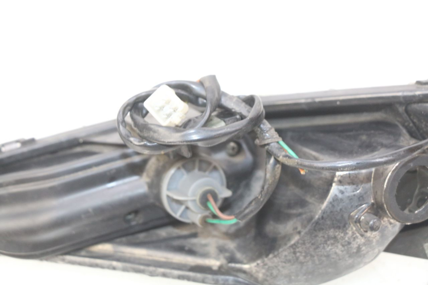 photo de FAROL TRASEIRO ESQUERDO YAMASAKI YM T 125 (2015 - 2020) - Outro ângulo de visão