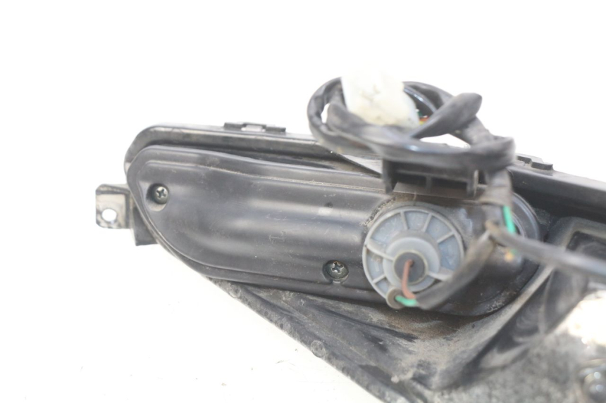 photo de FAROL TRASEIRO ESQUERDO YAMASAKI YM T 125 (2015 - 2020) - Ampliação técnica