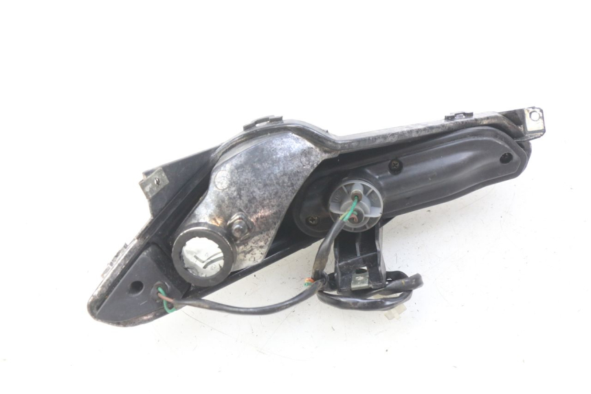 photo de FAROL TRASEIRO ESQUERDO YAMASAKI YM T 125 (2015 - 2020) - Pontos de fixação