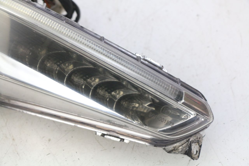 photo de FAROL TRASEIRO ESQUERDO YAMASAKI YM T 125 (2015 - 2020) - Estado da superfície