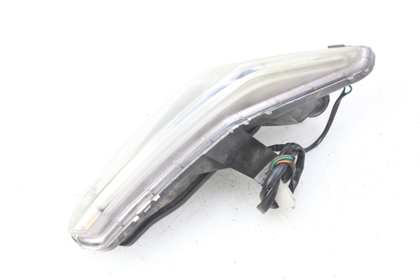 photo de FAROL TRASEIRO ESQUERDO YAMASAKI YM T 125 (2015 - 2020) - Marcações e referências