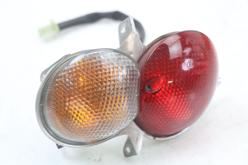 photo de FAROL TRASEIRO ESQUERDO YAMAHA YP MAJESTY 125 (2002 - 2006) - Detalhe da peça