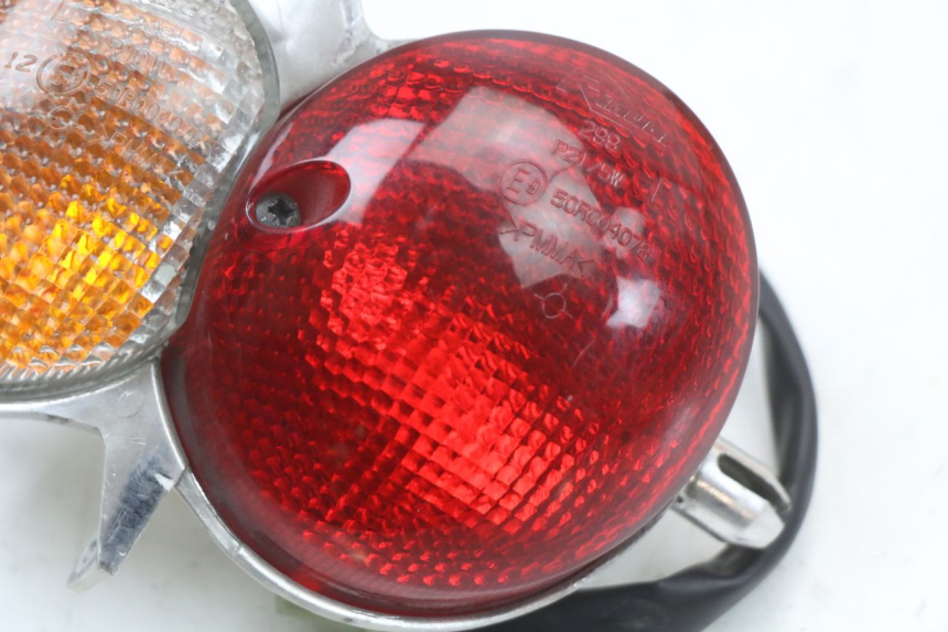 photo de FAROL TRASEIRO ESQUERDO YAMAHA YP MAJESTY 125 (2002 - 2006) - Outro ângulo de visão