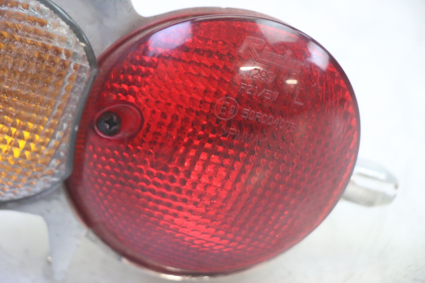 photo de FAROL TRASEIRO ESQUERDO YAMAHA YP MAJESTY 125 (2002 - 2006) - Outro ângulo de visão