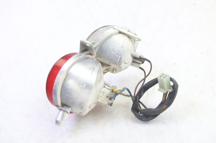 photo de FAROL TRASEIRO ESQUERDO YAMAHA YP MAJESTY 125 (2002 - 2006) - Ampliação técnica
