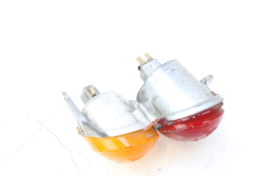 photo de LUZ TRASEIRA ESQUERDA YAMAHA YP MAJESTY 125 (1998 - 2001) - Detalhe da peça