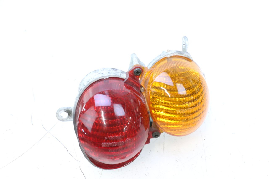 photo de LUZ TRASEIRA ESQUERDA YAMAHA YP MAJESTY 125 (1998 - 2001) - Outro ângulo de visão