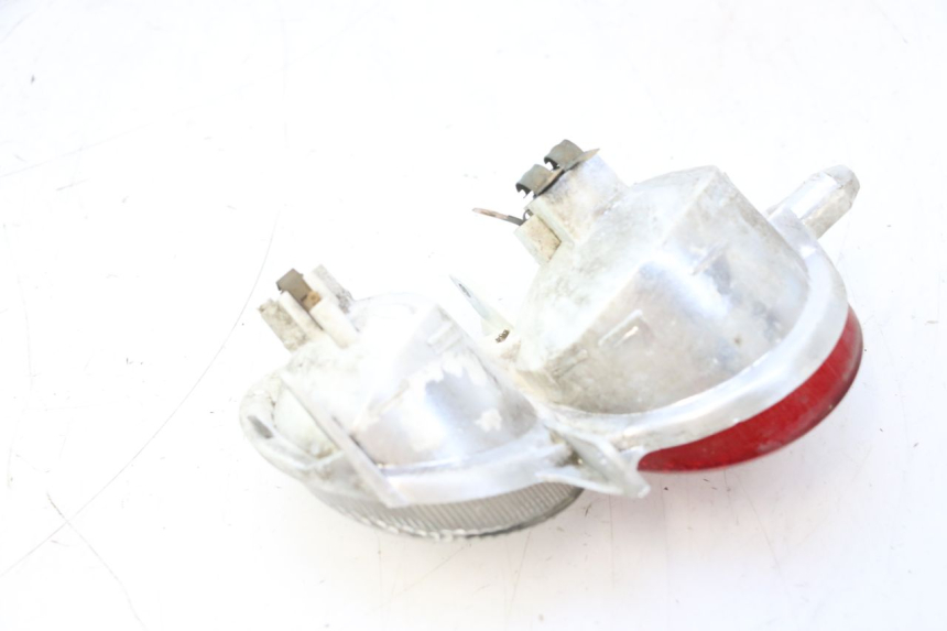 photo de FAROL TRASEIRO ESQUERDO YAMAHA YP MAJESTY 125 (2007 - 2010) - Detalhe da peça