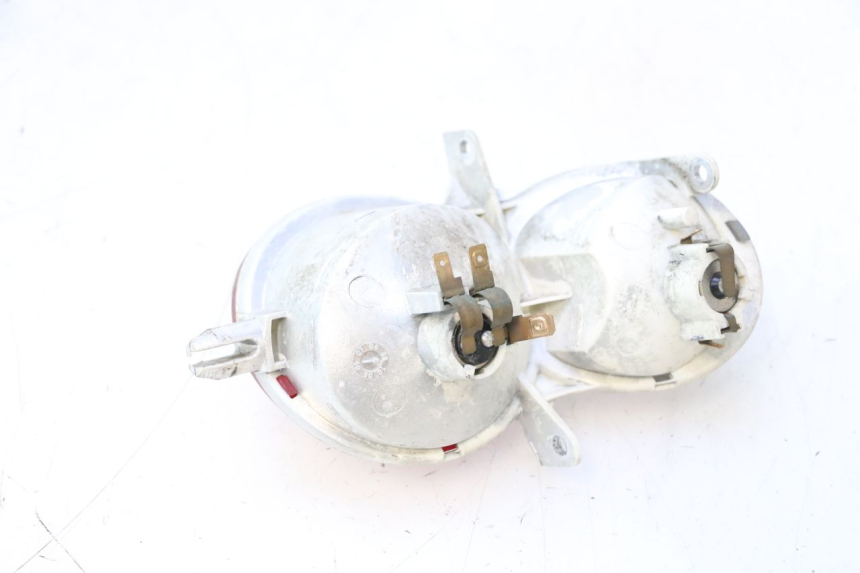 photo de FAROL TRASEIRO ESQUERDO YAMAHA YP MAJESTY 125 (2007 - 2010) - Outro ângulo de visão