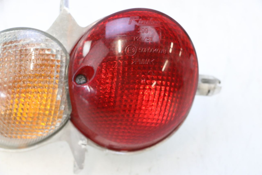photo de FAROL TRASEIRO ESQUERDO YAMAHA YP MAJESTY 125 (2007 - 2010) - Pontos de fixação
