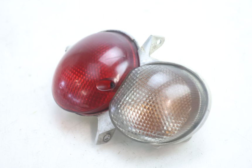photo de FAROL TRASEIRO ESQUERDO YAMAHA YP MAJESTY 125 (2002 - 2006) - Detalhe da peça