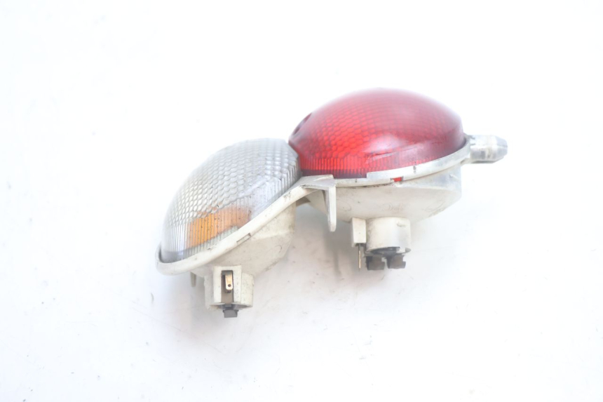 photo de FAROL TRASEIRO ESQUERDO YAMAHA YP MAJESTY 125 (2002 - 2006) - Zoom do estado de desgaste