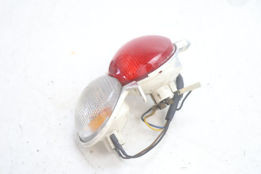 photo de FAROL TRASEIRO ESQUERDO YAMAHA YP MAJESTY 125 (2002 - 2006) - Outro ângulo de visão