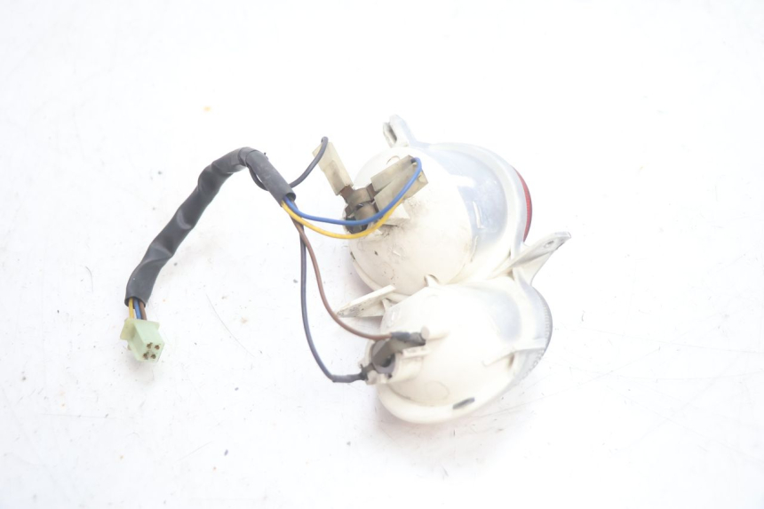 photo de FAROL TRASEIRO ESQUERDO YAMAHA YP MAJESTY 125 (2002 - 2006) - Ampliação técnica