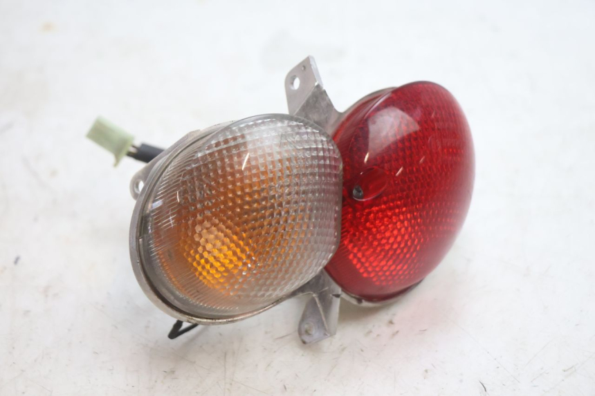 photo de FAROL TRASEIRO ESQUERDO YAMAHA YP MAJESTY 125 (2002 - 2006) - Detalhe da peça