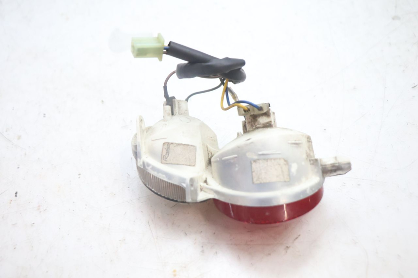 photo de FAROL TRASEIRO ESQUERDO YAMAHA YP MAJESTY 125 (2002 - 2006) - Ampliação técnica