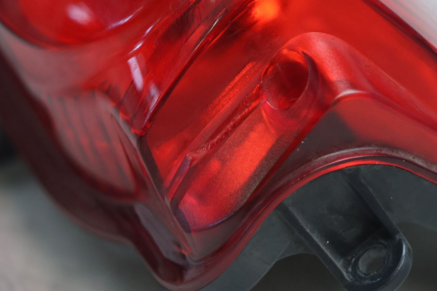 photo de LUZ TRASEIRA GILERA GP 800 (2007 - 2013) - Outro ângulo de visão