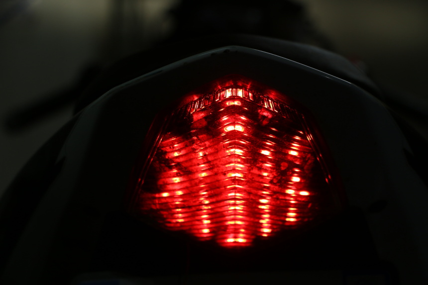 photo de Luz traseira SUZUKI GSXR GSX-R 1000 (2003 - 2004) - Detalhes característicos