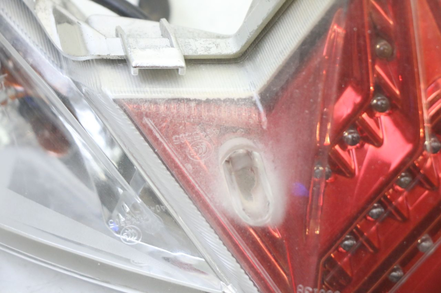 photo de Luz traseira SYM JET 14 4T 50 (2018 - 2022) - Zoom do estado de desgaste