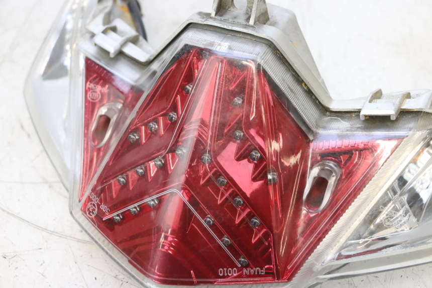 photo de Luz traseira SYM JET 14 4T 50 (2018 - 2022) - Pontos de fixação