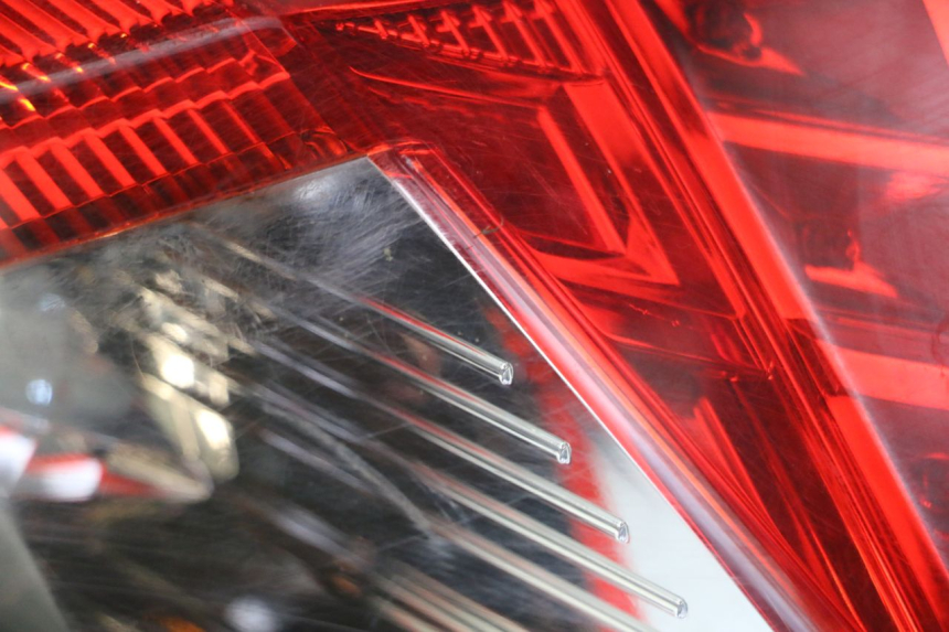 photo de Luz traseira SYM JOYMAX 125 (2010 - 2017) - Outro ângulo de visão