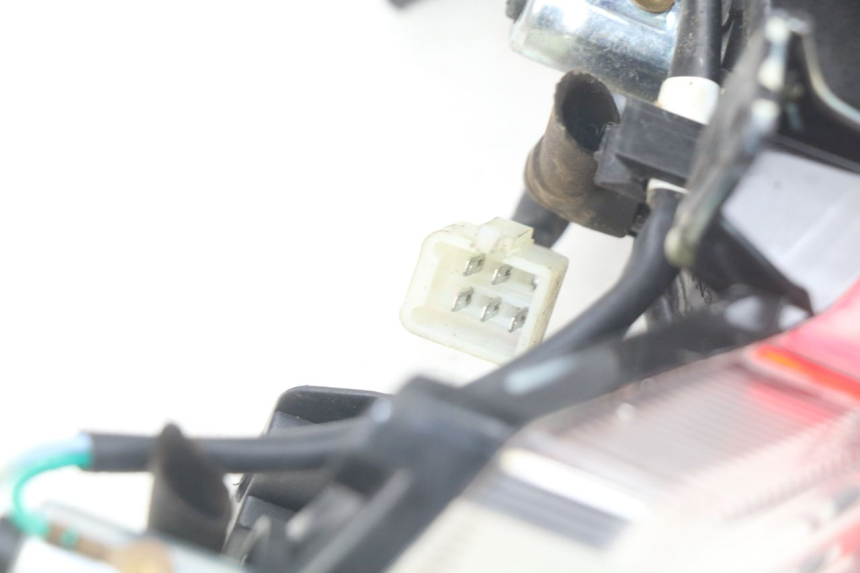 photo de Luz traseira PEUGEOT KISBEE 2T 50 (2010 - 2017) - Zoom do estado de desgaste