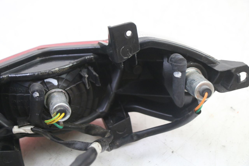 photo de Luz traseira PEUGEOT KISBEE 2T 50 (2018 - 2022) - Estado da superfície
