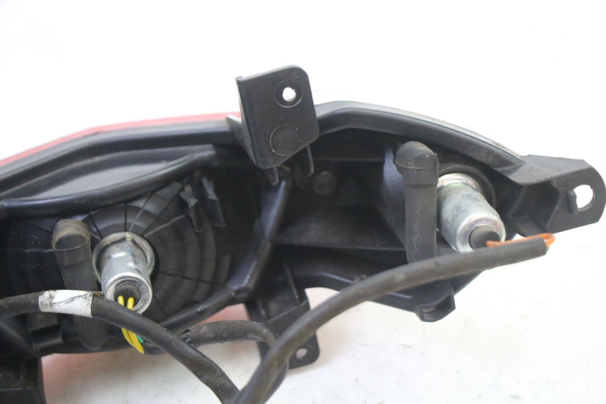 photo de Luz traseira PEUGEOT KISBEE 2T 50 (2010 - 2017) - Estado da superfície