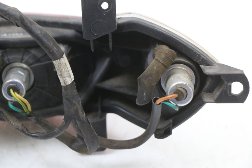 photo de Luz traseira PEUGEOT KISBEE 4T 50 (2010 - 2017) - Estado da superfície
