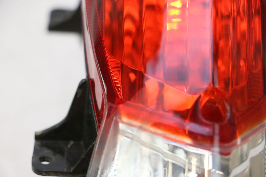 photo de Luz traseira PEUGEOT KISBEE 4T 50 (2018 - 2022) - Zoom do estado de desgaste