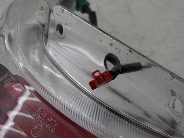 photo de Luz traseira KYMCO XCITING RI ABS 500 (2010) - Pontos de fixação